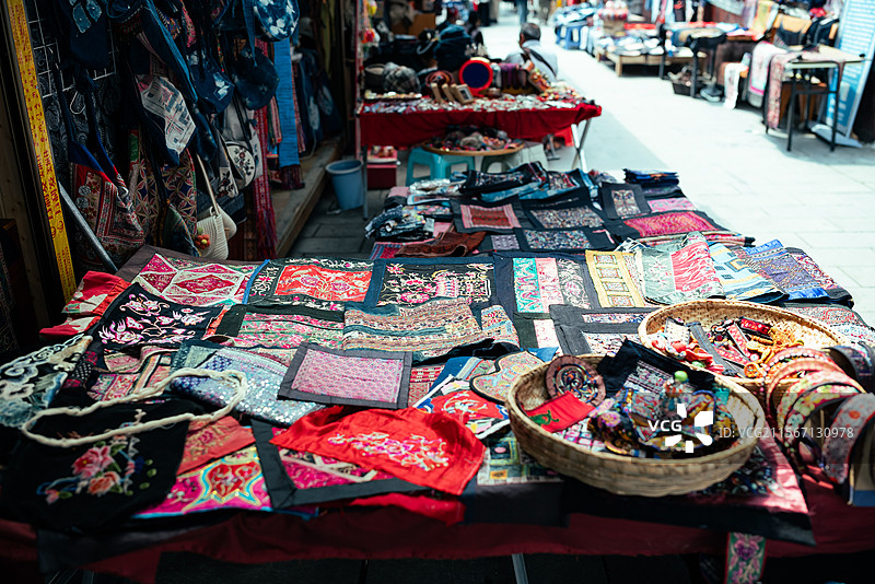 凯里绣里淘 集市 刺绣 蜡染 冰箱贴 手工艺 文创图片素材