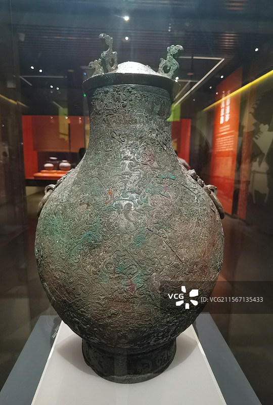 变形龙凤纹铜壶 战国 陇南市博物馆图片素材