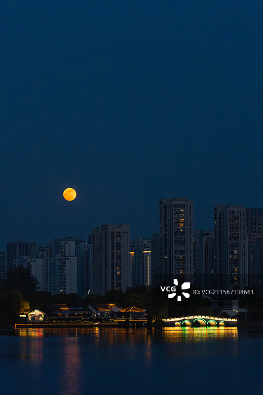 苏州石湖公园赏月图片素材