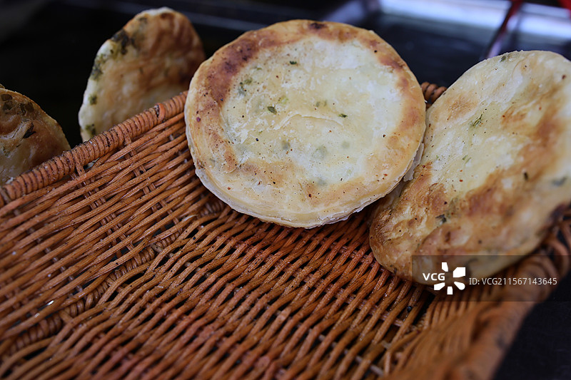 上海老街传统民间食品小吃烧烤烧饼零食特写图片素材