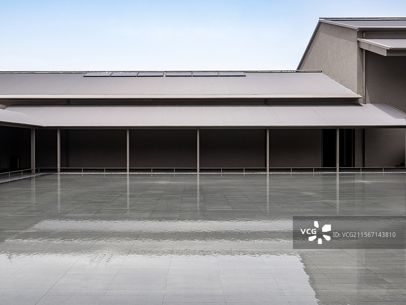 宋代风格建筑水中院落倒影全景图片素材