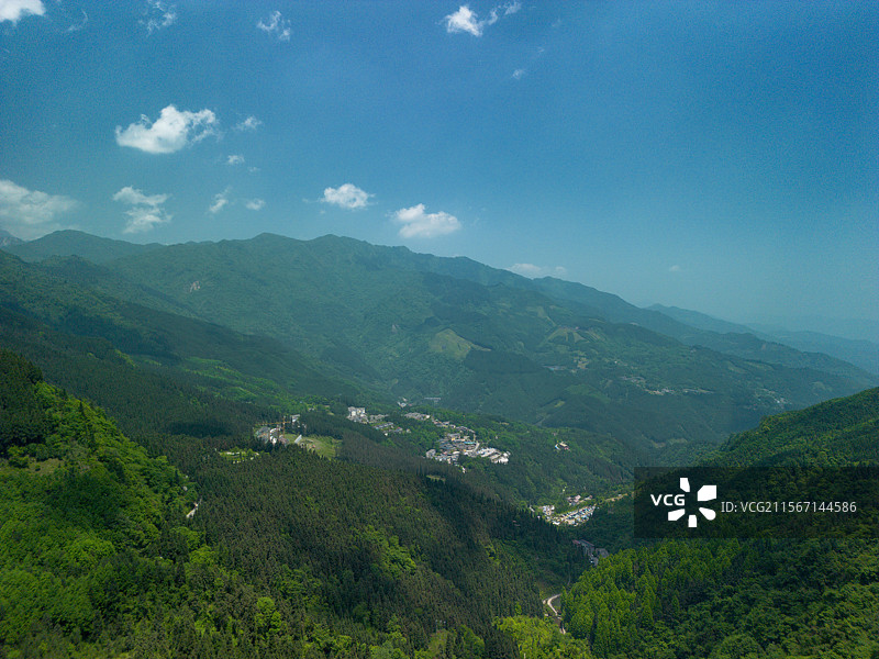 德阳什邡神瀑沟高山森林蓝天图片素材