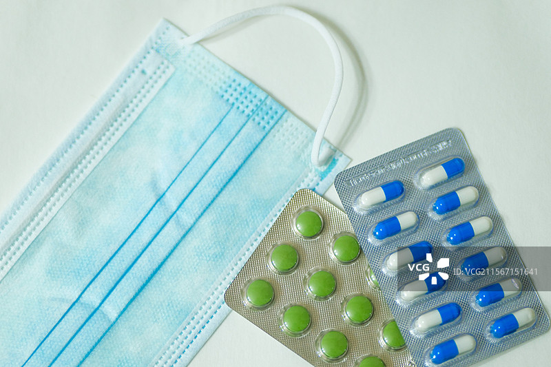 疫情甲流近年流感呼吸传染防护服药就医看门诊吃药口罩防护图片素材