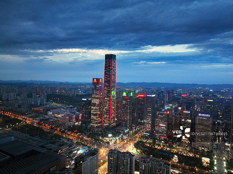 贵阳最年轻的城市观山湖区一角，傍晚夕阳西去华灯初上如梦如幻图片素材