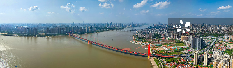 武汉鹦鹉洲大桥长江两岸全景航拍图片素材