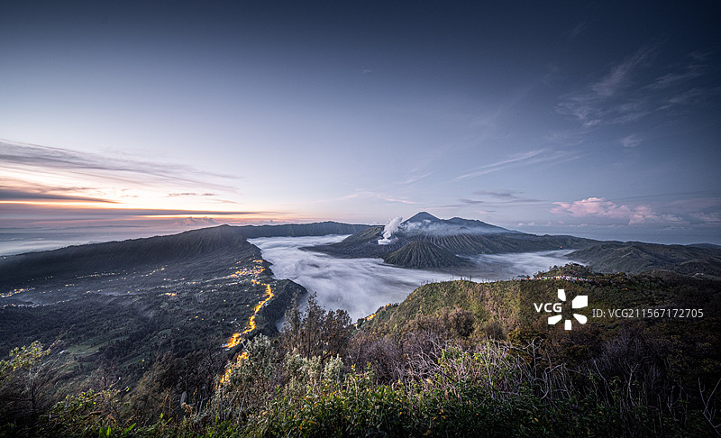 布罗莫火山小镇图片素材
