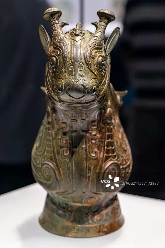 竖拍正面上海博物馆商父乙觥图片素材