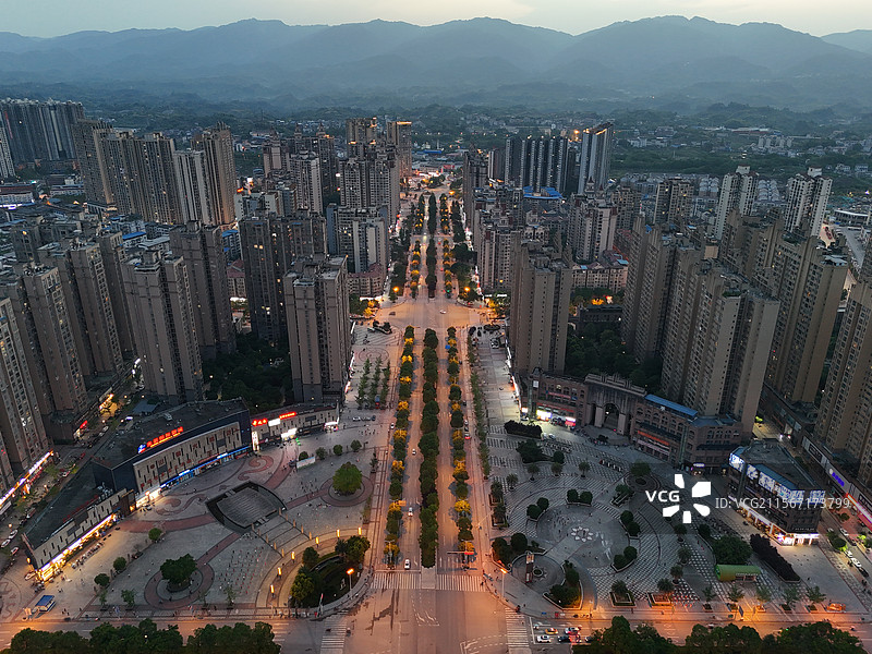 四川达州大竹县雨后的彩云黄昏时分城市风光图片素材