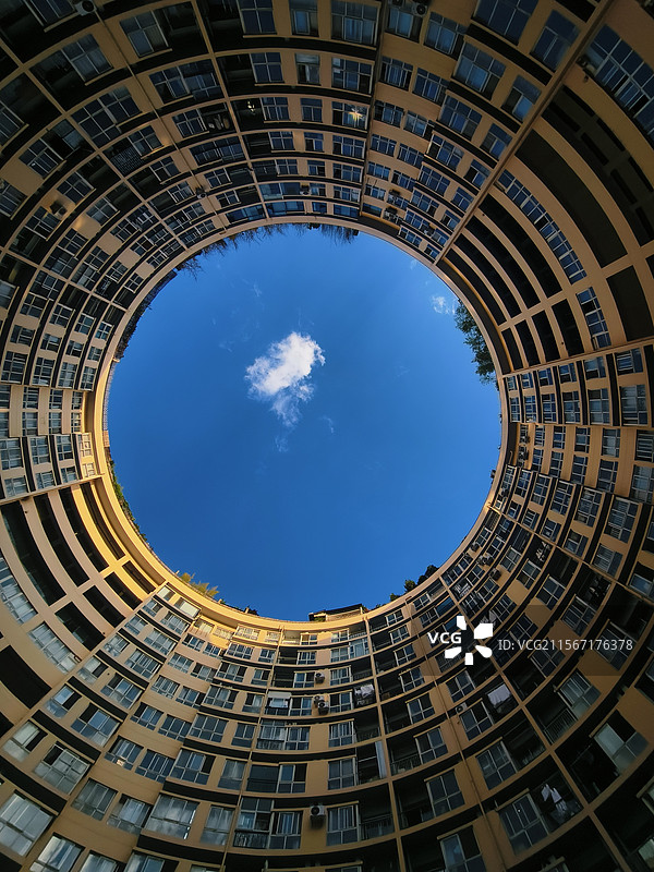 昆明傲城大厦天空之眼图片素材