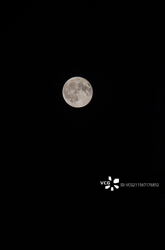 中国宇宙天文拍摄主题，超级月亮血月特写和巨大的陨石坑，户外夜晚无人图像摄影图片素材