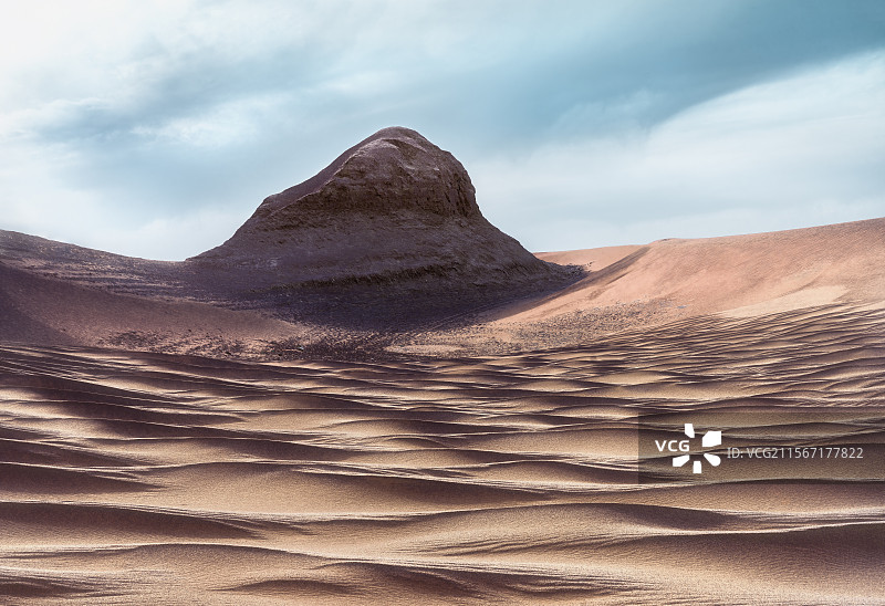 青海海西蒙古族藏族自治州 格尔木 沙漠雅丹风光 柴达木盆地图片素材