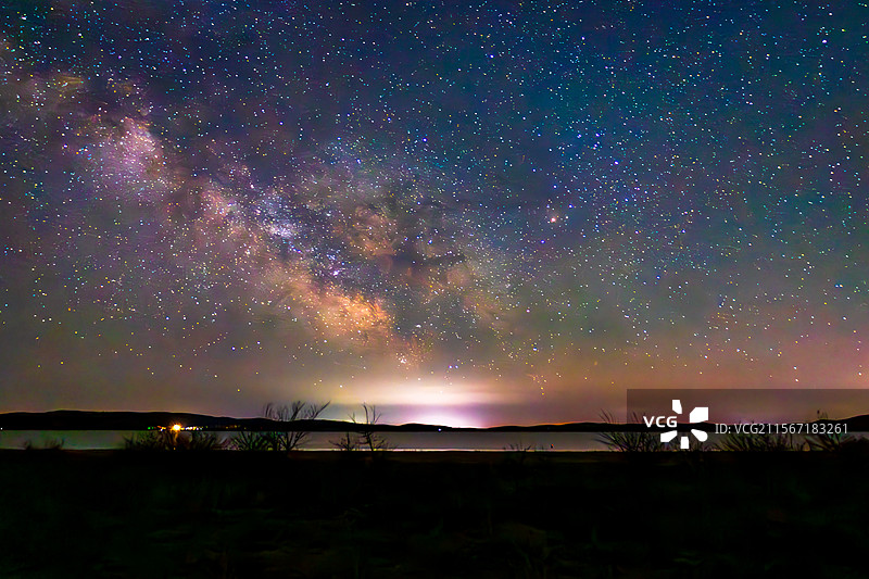《上都湖夜穹，星河绮梦》图片素材