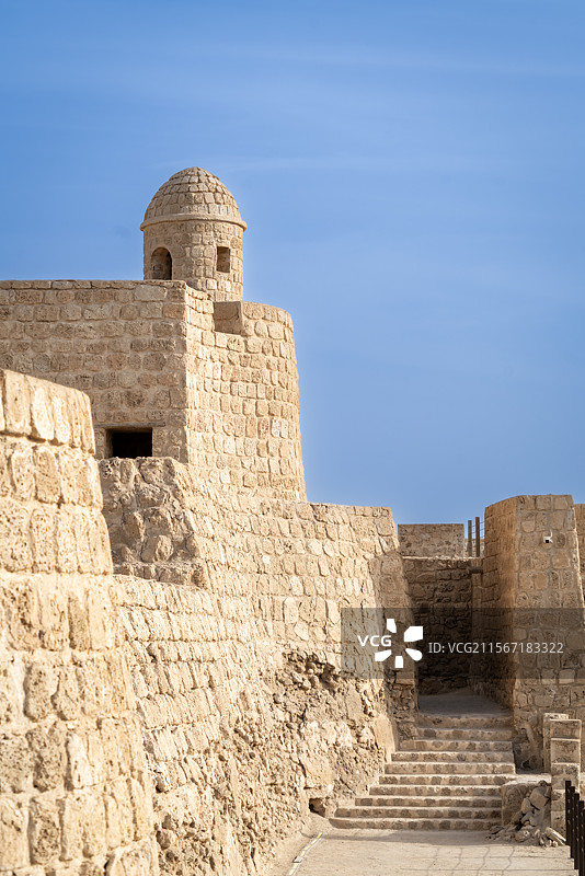 巴林首都麦纳麦，面向波斯湾的巴林堡（曾称葡萄牙堡）遗址，巴林最重要的古代遗迹图片素材