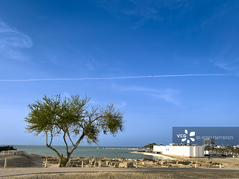 巴林首都麦纳麦，面向波斯湾的巴林堡（曾称葡萄牙堡）遗址，巴林最重要的古代遗迹图片素材