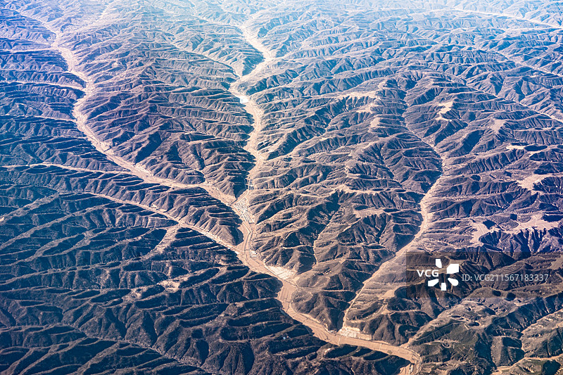 大地脉络的壮丽画卷 山脉肌理的自然奇观图片素材