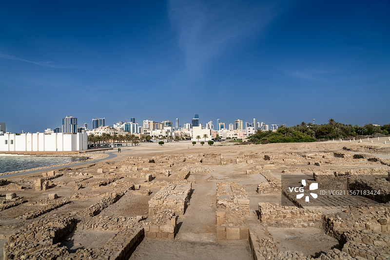 巴林首都麦纳麦，面向波斯湾的巴林堡（曾称葡萄牙堡）遗址，巴林最重要的古代遗迹图片素材