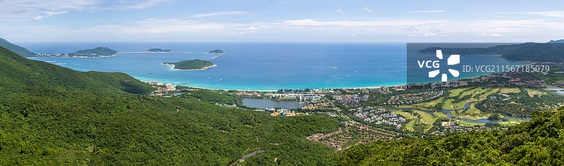 高角度三亚亚龙湾和度假旅游区风光全景图片素材