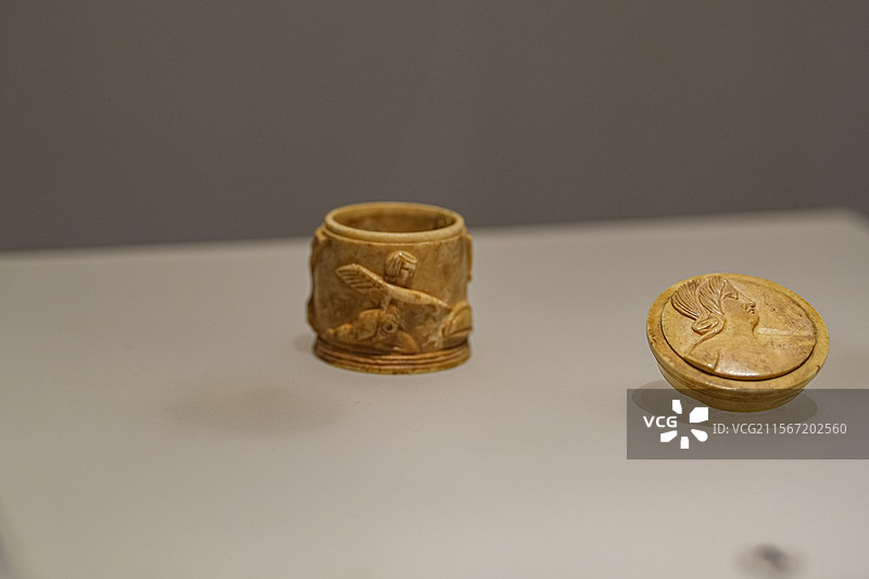 公元1-2世纪 装饰有小爱神丘比特的小型骨质器物盒 卡比托利欧博物馆图片素材