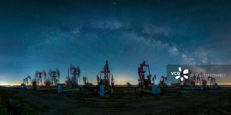 大庆油田星空下的抽油机图片素材