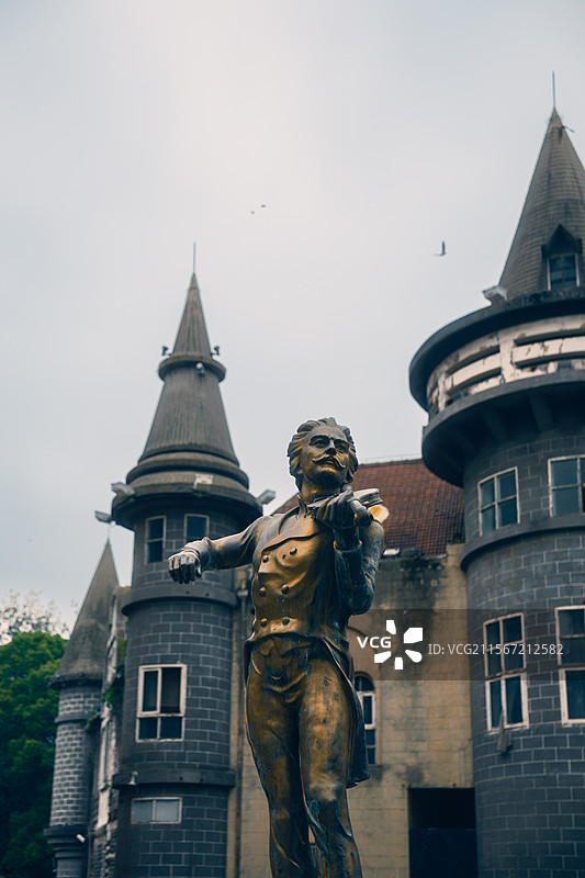 拉小提琴的雕塑欧洲建筑蠡湖中央公园图片素材
