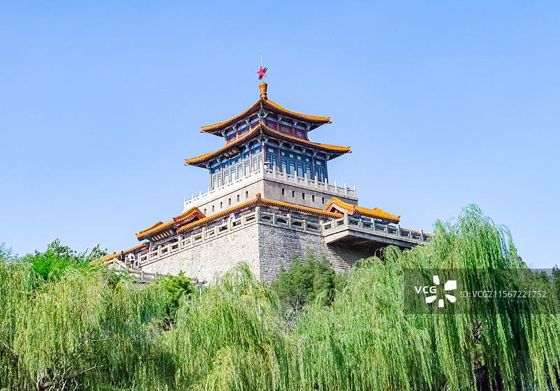 中国都市风光拍摄主题，山东济南市解放阁亭台楼阁纪念碑广场，户外白昼无人图像摄影图片素材