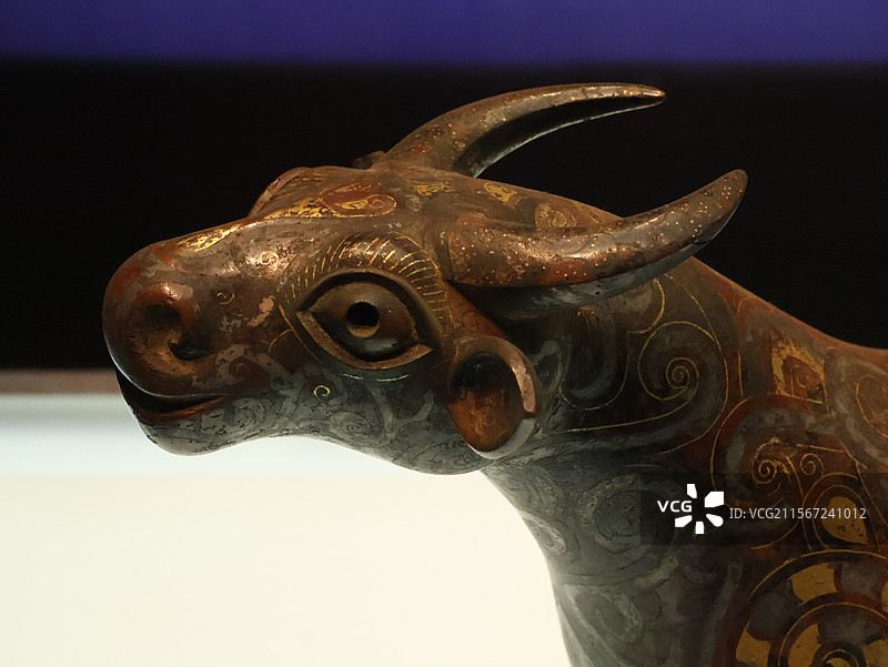 河南博物馆战国古中山国错金银铜牛屏座图片素材