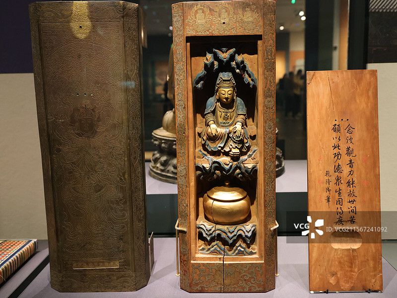 首都博物馆-黄檀木雕龛观音像（清乾隆1736-1795年）图片素材