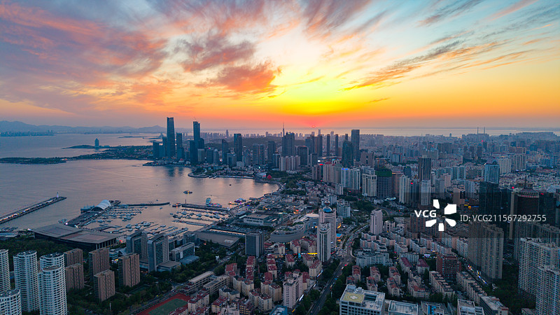 青岛五四广场奥帆中心，城市天际线海岸线日出日落，全球十大最美城市图片素材