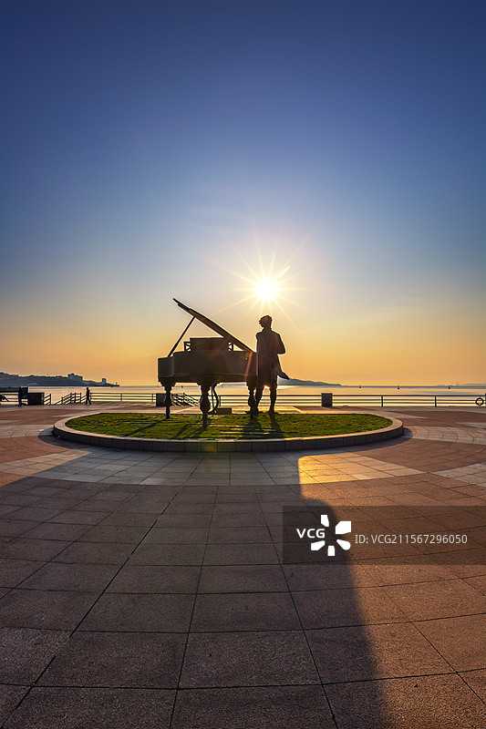 肖邦雕像+威海图片素材