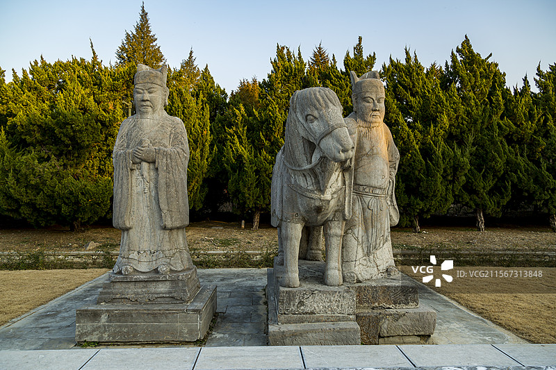 安徽滁州凤阳明皇陵景区神道石像生雕塑文官武官细节图片素材