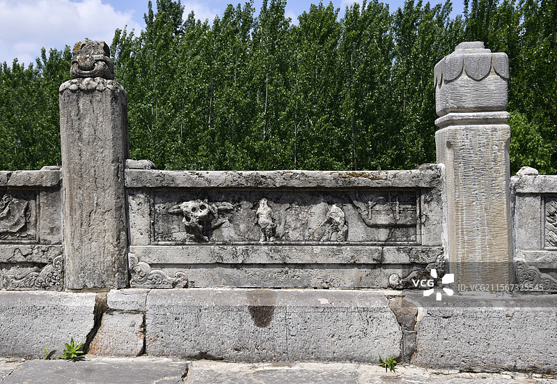 山东省济宁市泗水县泉林镇卞桥栏板上精美的石刻图片素材