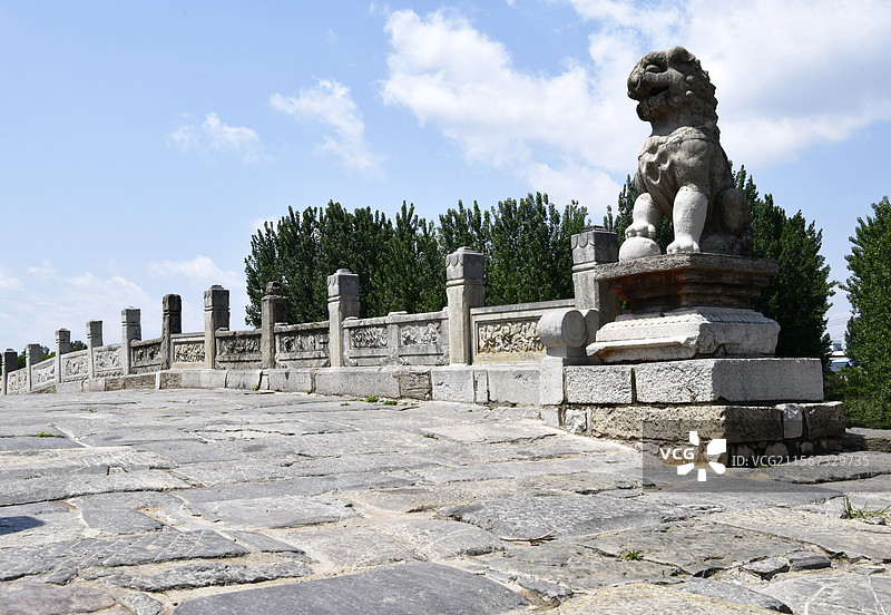 山东省济宁市泗水县泉林镇卞桥桥头上的石狮子图片素材