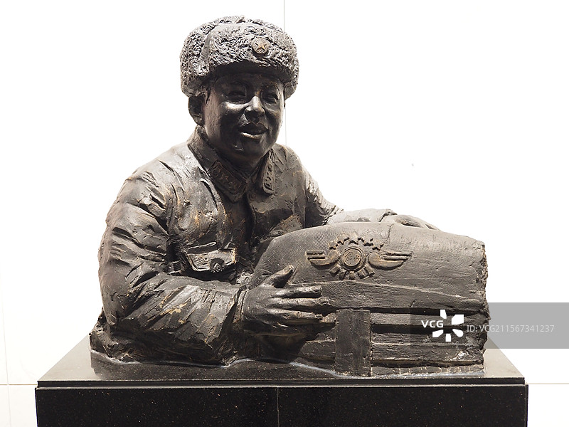 雷锋同志雕塑图片素材