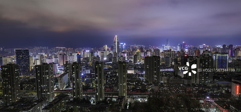 夜幕下灯光璀璨的兰州图片素材