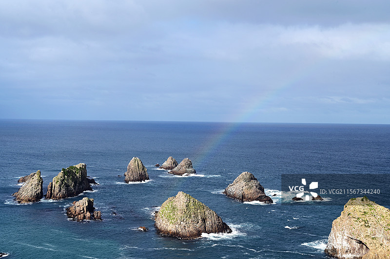 新西兰努盖特角海蚀柱的壮丽海岸风光图片素材