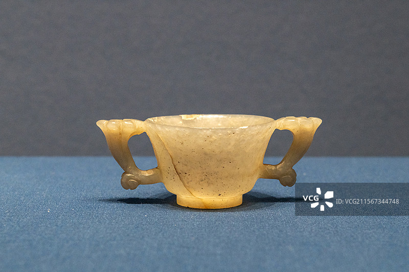 梅花状双耳素面青白玉杯（国家三级文物） 明朝时期 山东省济宁市博物馆（文化中心新馆）图片素材