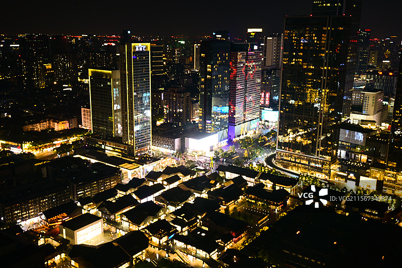 俯瞰傍晚和夜色中的成都春熙路、太古里片区图片素材