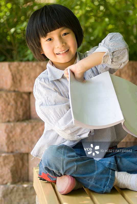看书的女孩图片素材