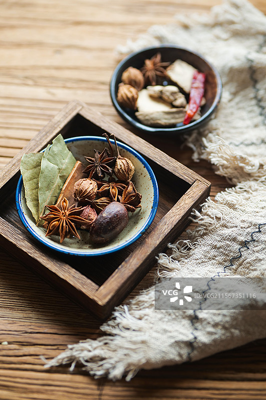 中式中草药卤料香料八角桂皮草果山奈香叶干货图片素材