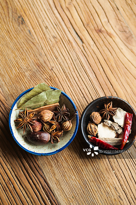 中式中草药卤料香料八角桂皮草果山奈香叶干货图片素材