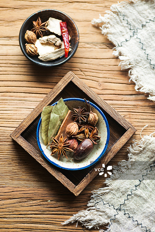 中式中草药卤料香料八角桂皮草果山奈香叶干货图片素材