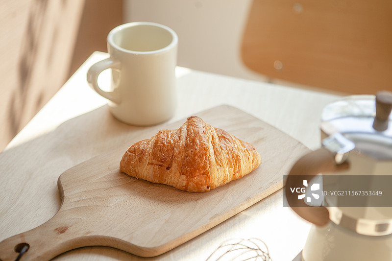 可颂，黄油可颂，酥皮面包，牛角面包，法式可颂，面包，美食，美味，早餐，甜品，点心，烘培，早点，下午茶图片素材