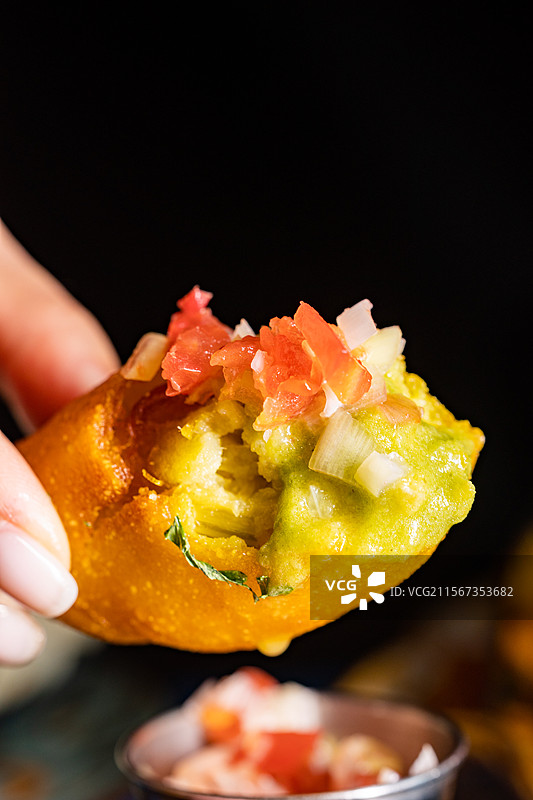 酥饺饺子炸饺子煎饺哥伦比亚美食哥伦比亚炸饺饺子酥饺面食碳水酥脆饺子图片素材