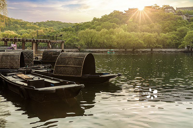 吉林市北山公园小舟日落图片素材