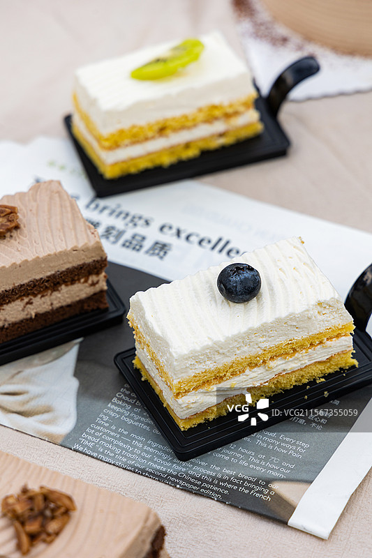 奶油蛋糕甜品甜食下午茶鲜奶蛋糕奶油小方奶油巧克力蛋糕蓝莓蛋糕蛋糕胚烘焙图片素材