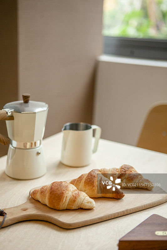 牛角包，羊角包，可颂，黄油可颂，酥皮面包，法式面包，法式可颂，面包，美食，美味，早餐，甜品，点心图片素材