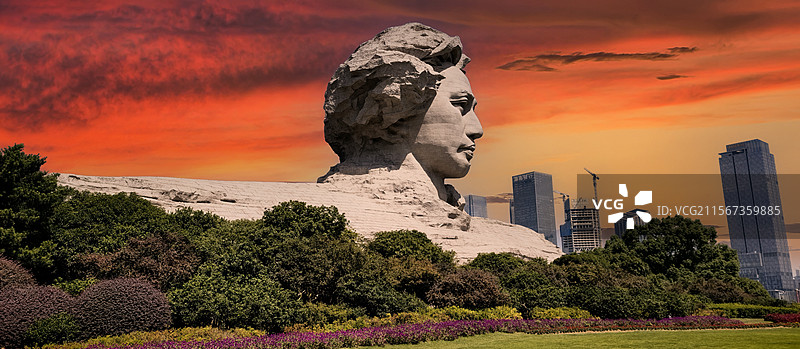 夕阳下的湖南长沙橘子洲头毛主席青年雕像图片素材