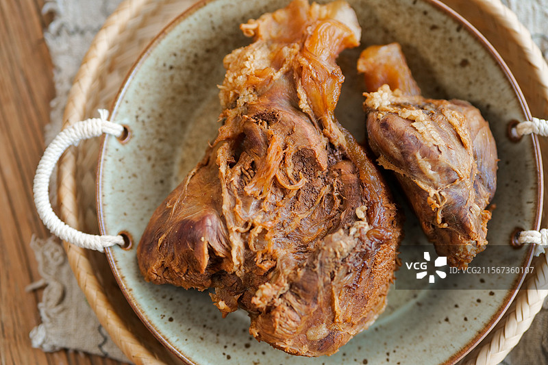 新鲜牛腱子五香卤煮牛肉牛腱子卤香卤料图片素材