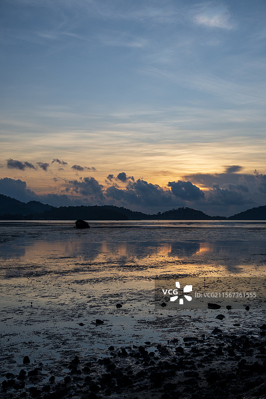 普吉岛海边公园日出图片素材