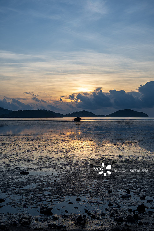 普吉岛海边公园日出图片素材